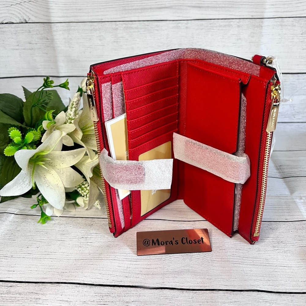 Michael Kors Wallet - Picture 5 of 8